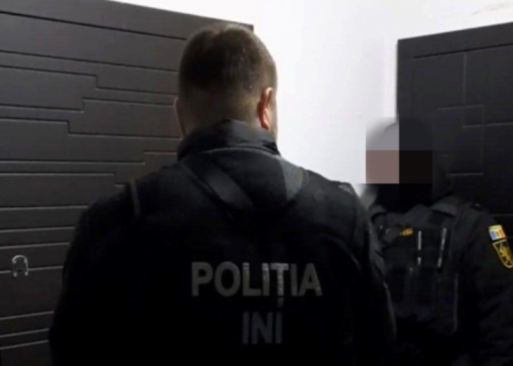 O femeie a fost amenințată cu moartea prin declanșarea unei grenade, în schimbul a peste 40.000.000 lei. Și fiica victimei a fost în pericol